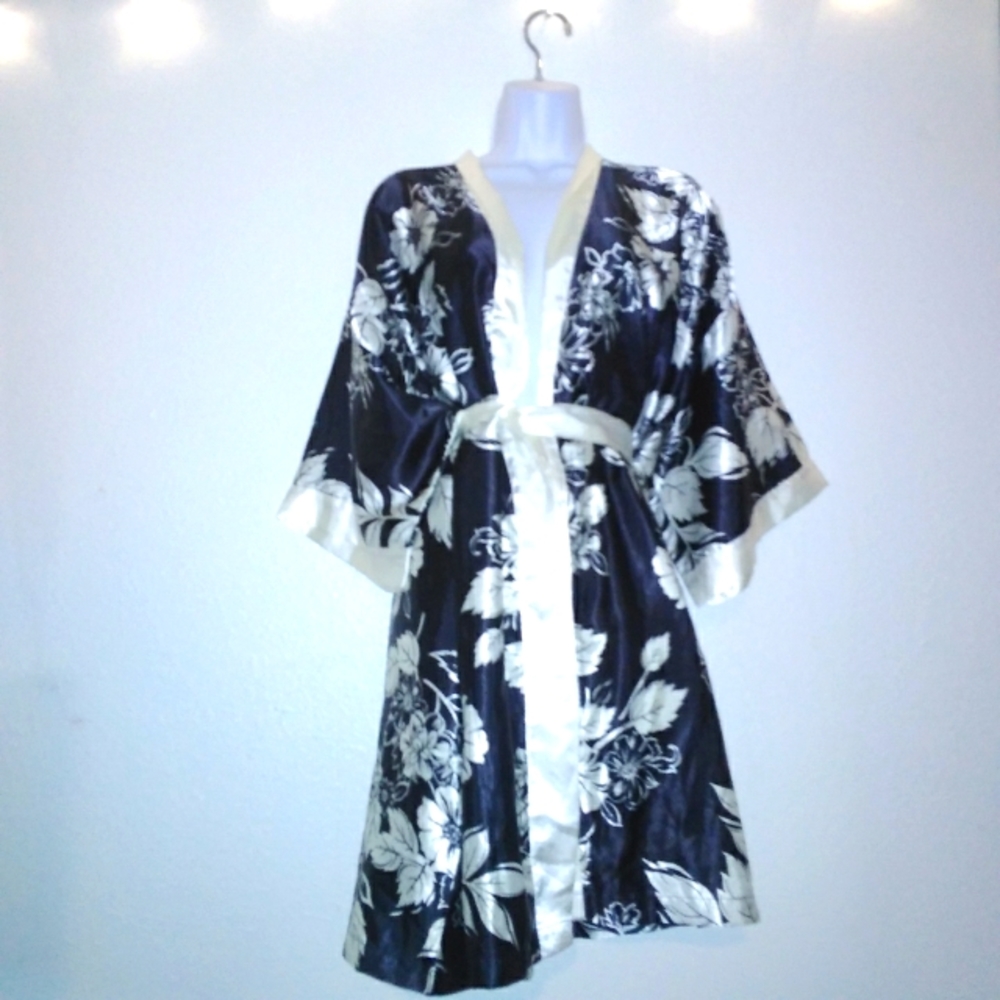 EY Signature Floral Robe Kimono